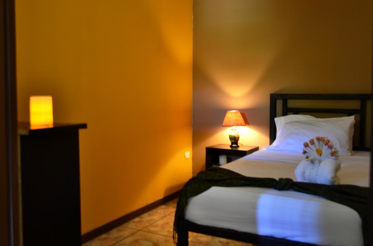 Hotel Casa Aura Картаго Екстер'єр фото