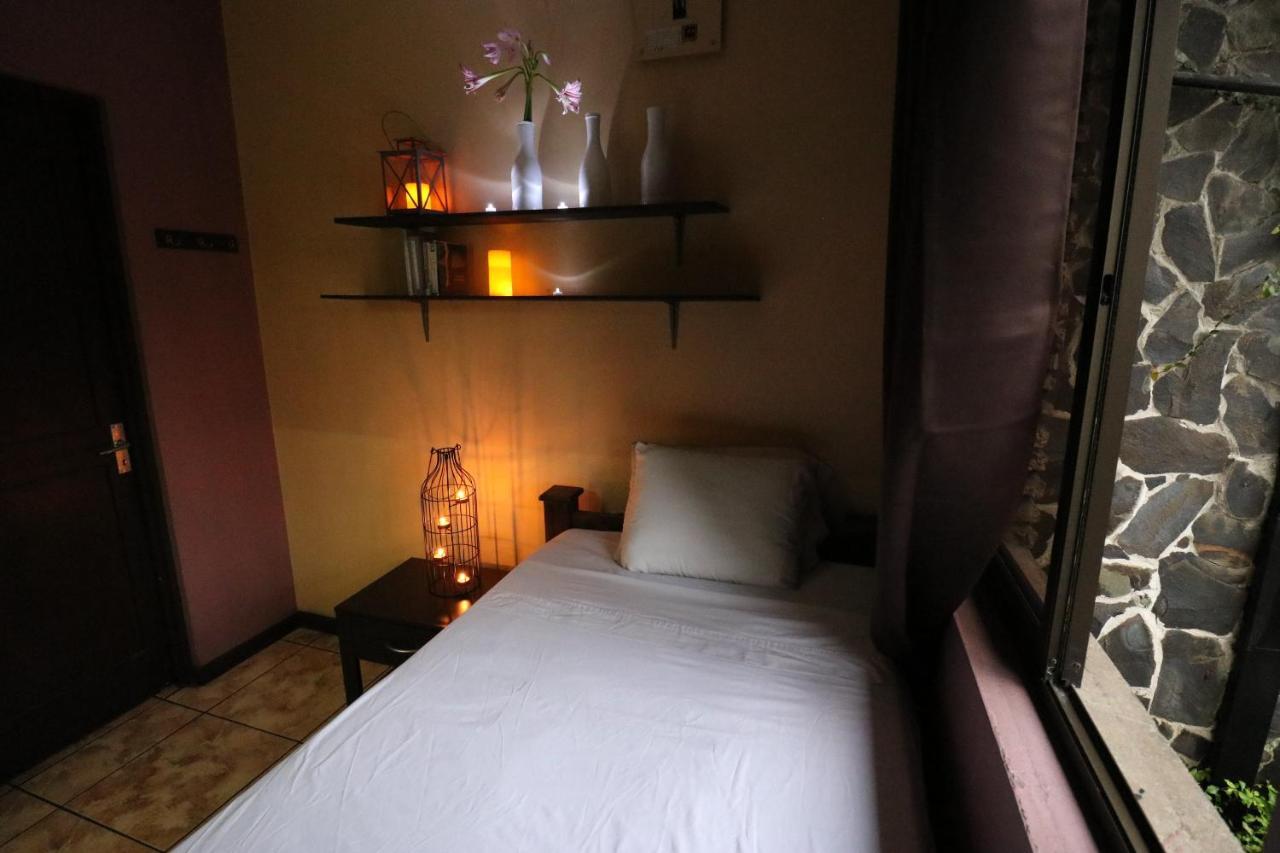 Hotel Casa Aura Картаго Екстер'єр фото